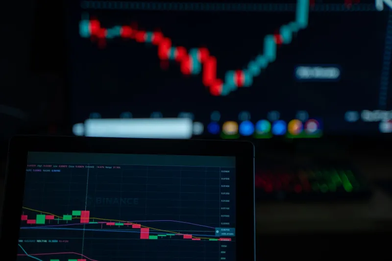 Domino Effect: How Leverage Concentration in Crypto Markets Triggers Cascading Wipeouts for US Retail Investors